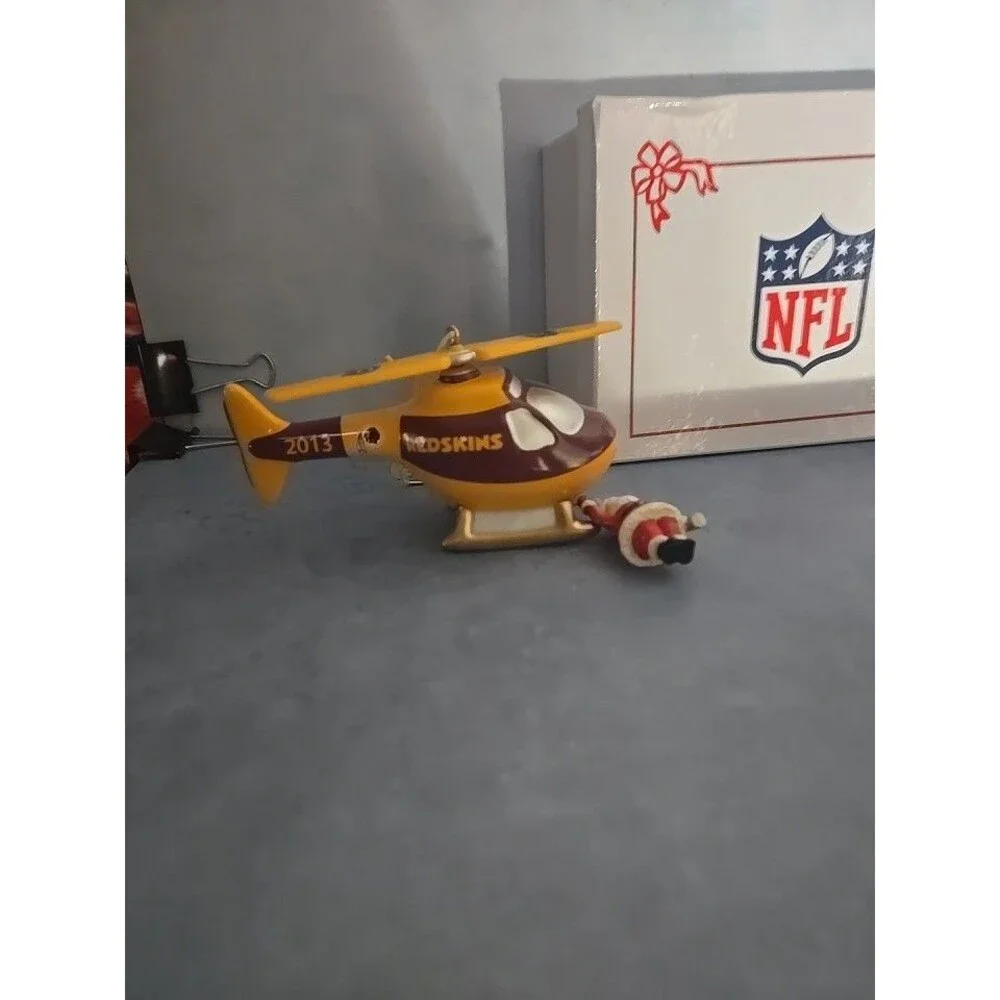 Danbury Mint Washington Redskins 2013 Christmas Helicopter Ride   (T-1)